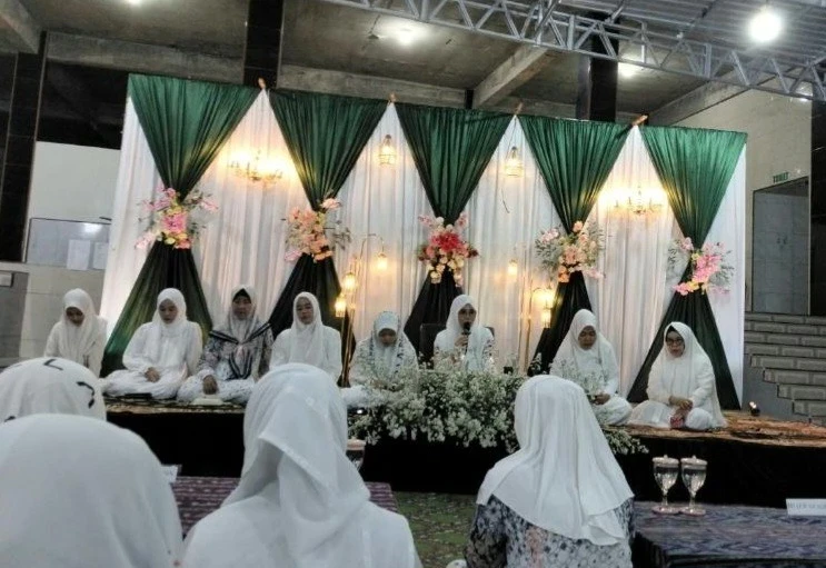 Kegiatan Rutin Majelis Manaqib Ibu-Ibu RT 02 RW 04 Desa Karanggondang
