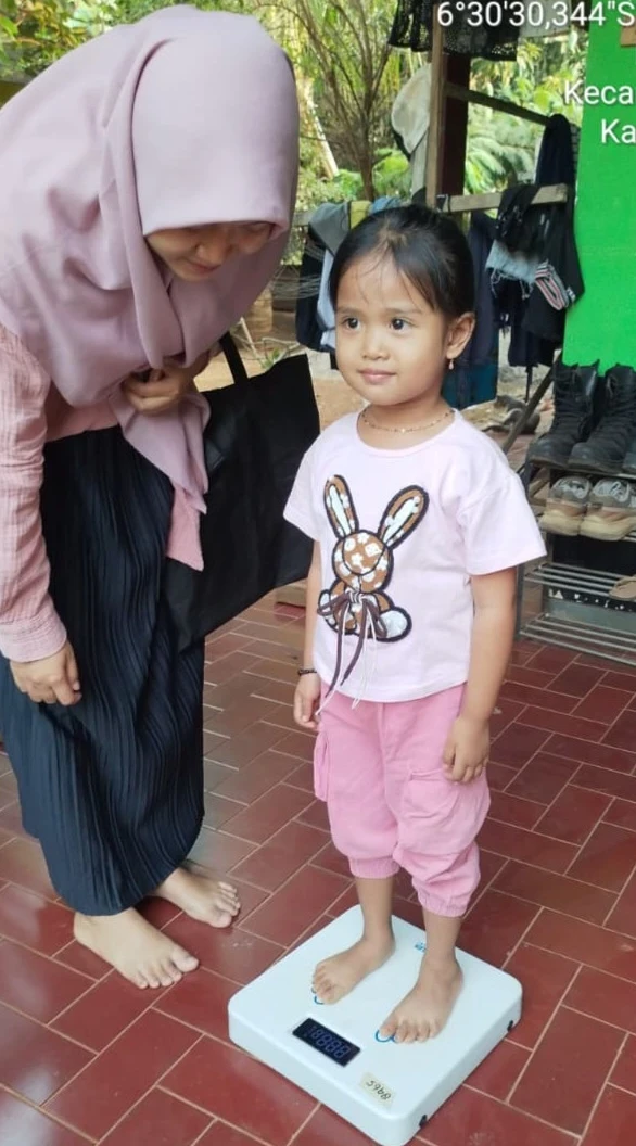 Kunjungan Rumah Kader Posyandu bagi Balita RT 03 RW 04