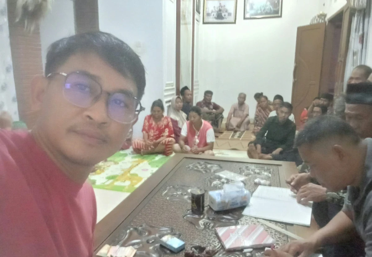 Pertemuan rutin bapak-bapak RT 02 RW 02 
