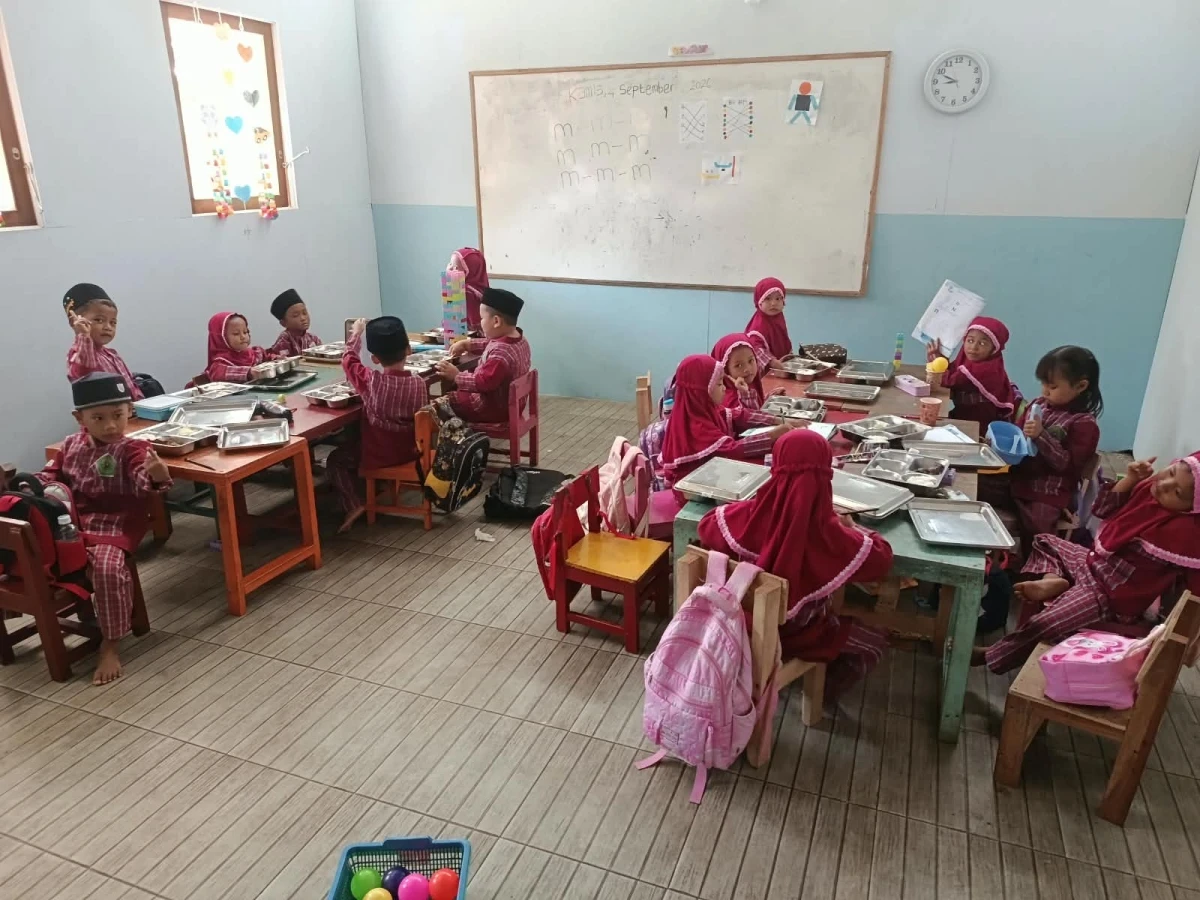 Makan mbg bersama 