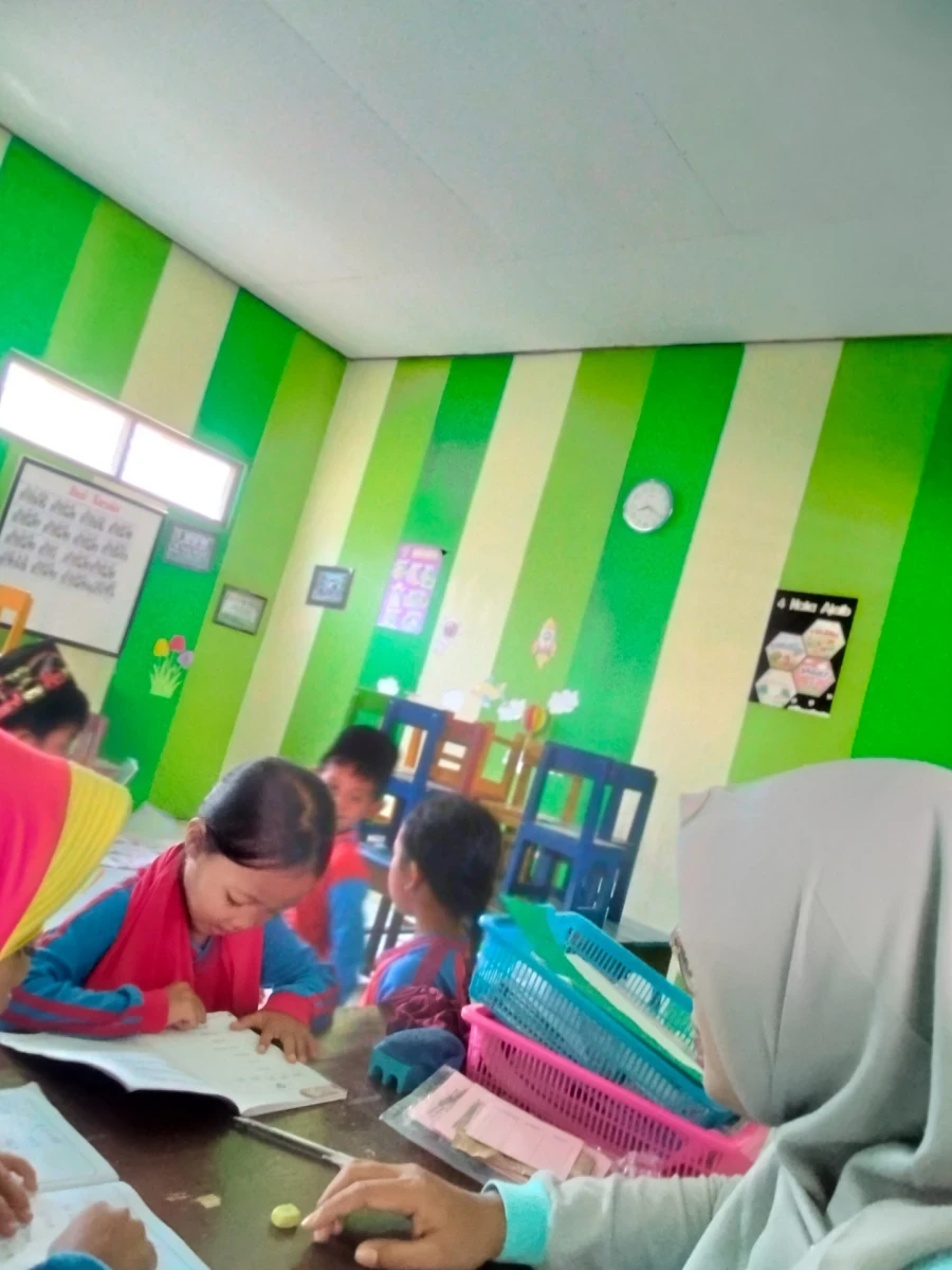 Kegiatan Literasi di RA Miftahul Huda 