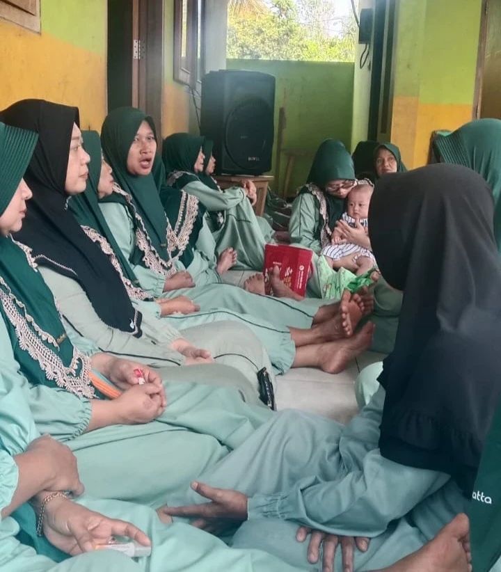 Perkokoh Tali Silaturahmi dan Ukhuwah, Jamaah Fatayat RT 05 RW 04 Karanggondang Gelar Pertemuan Rutin