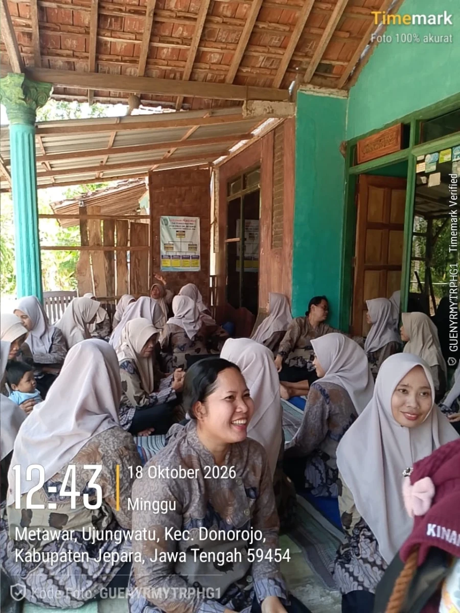 PENGISIAN STAND UMKM DARI PKK RT 05 RW 01 METAWAR