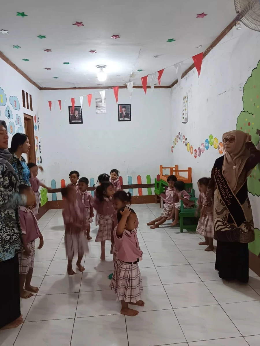 Membersamai anak-anak PAUD Lentera belajar