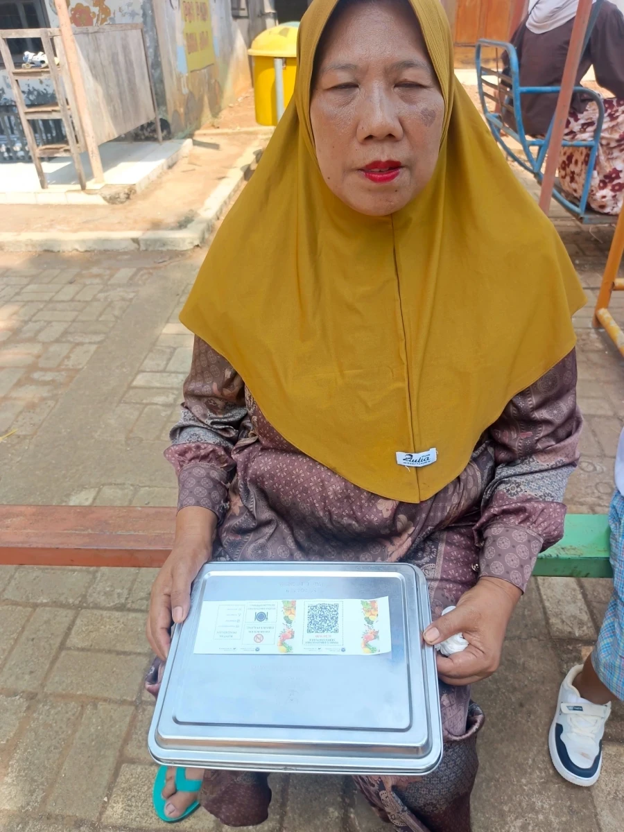Kegiatan pembagian MBG (makanan bergizi gratis) desa geneng