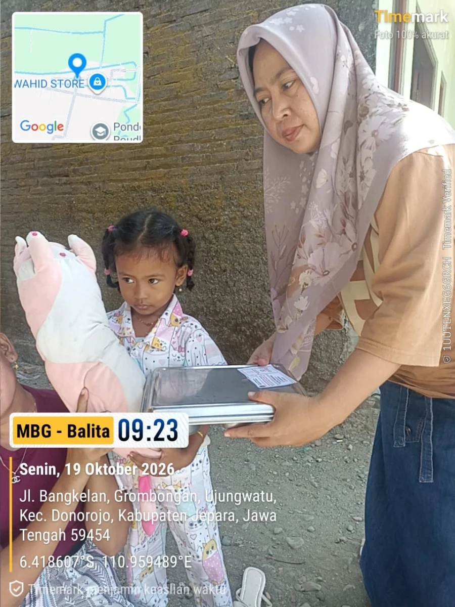 PENDISTRIBUSIAN MBG DI POS 06 RW 03 DESA UJUNGWATU OLEH KADER