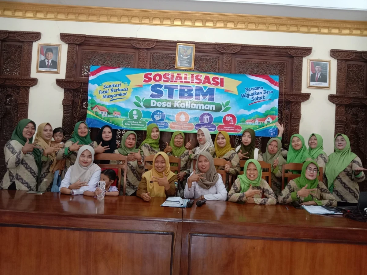 Sosialisasi STBM bersama Kader Posyandu Desa Kaliaman 