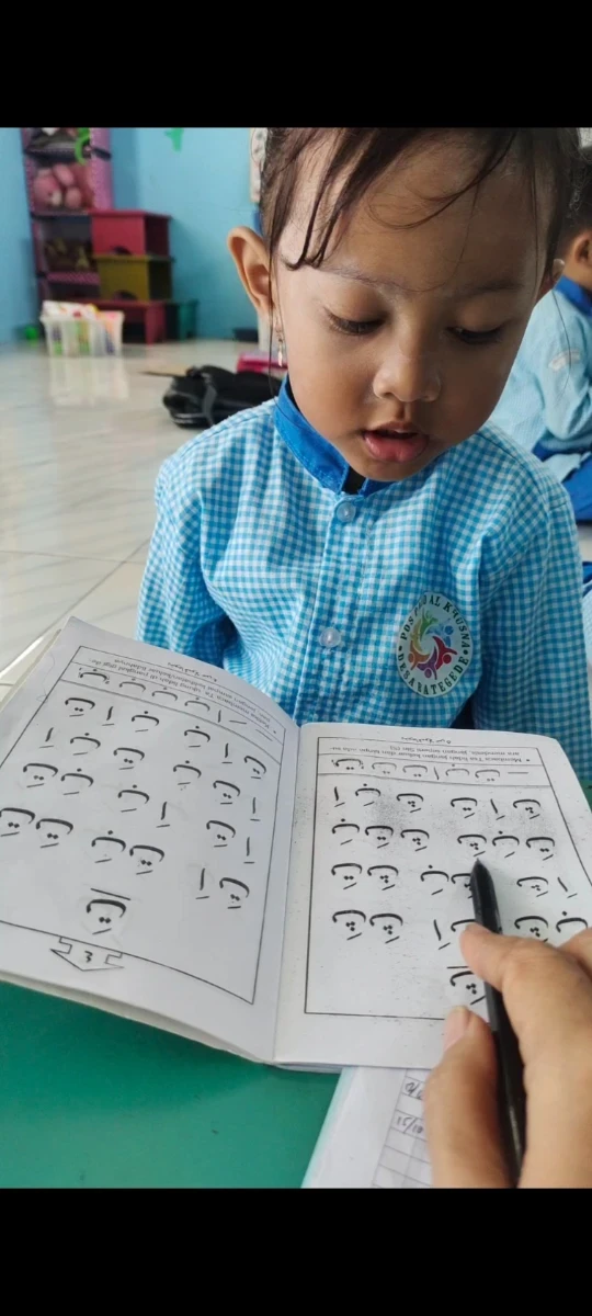 Melatih anak membaca huruf Hijaiyah 
