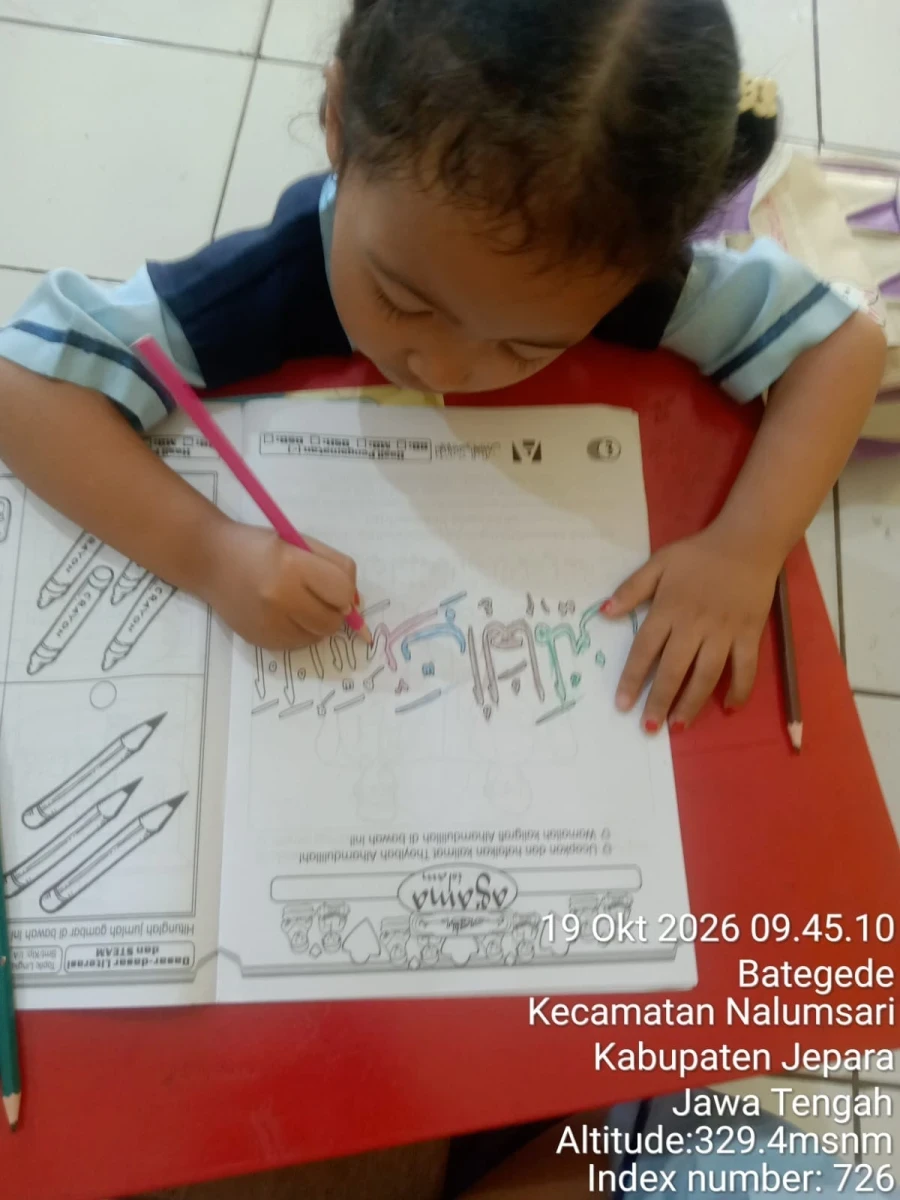 Mewarnai gambar kaligrafi 