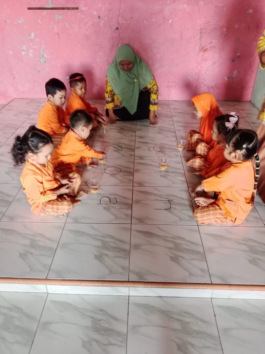 ASIK SEKALI BELAJAR DAN BERMAIN DI KB BINTANG BALITA UJUNGWATU