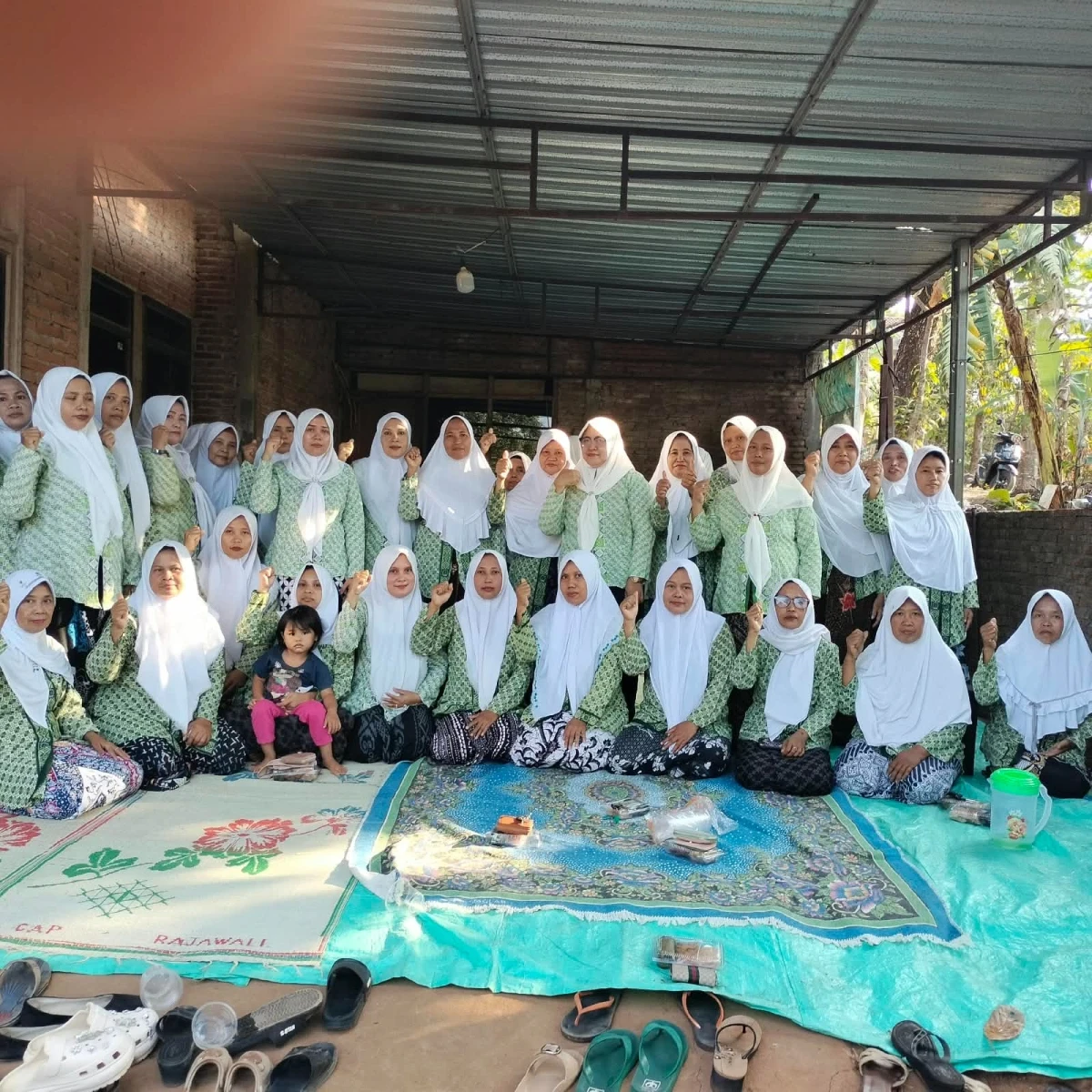 Gema Pesona Fatayat RT 04 RW 02 Karanggondang: Semangat Bersaudara, Mengalun Harmoni di Hari Lahir Fatayat