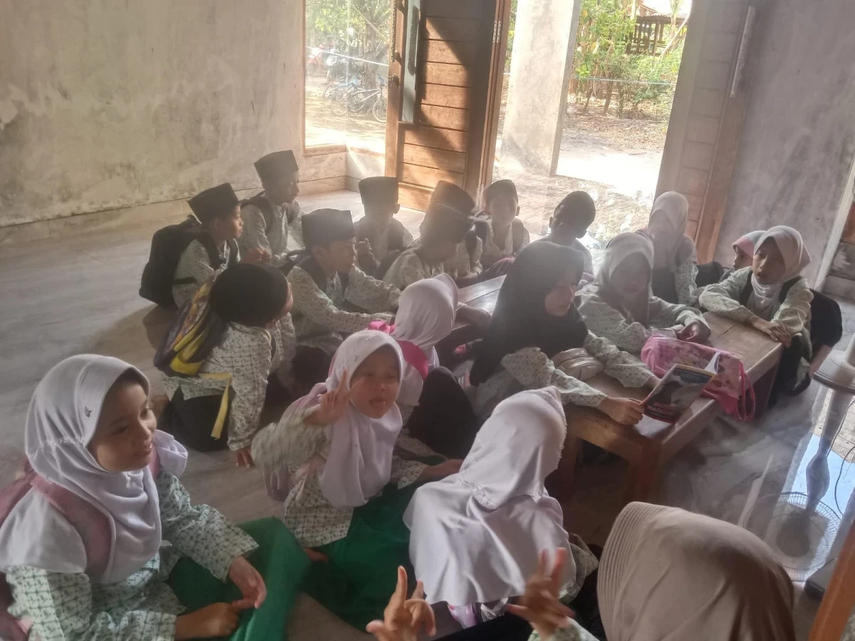 BELAJAR BERSAMA DI TPQ MIFTAHUL JANNAH UJUNGWATU