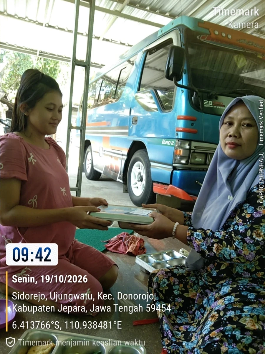 PENDISTRIBUSIAN MAKAN BERGIZI GRATIS (MBG) DI POS 05 RW 02 SIDOREJO