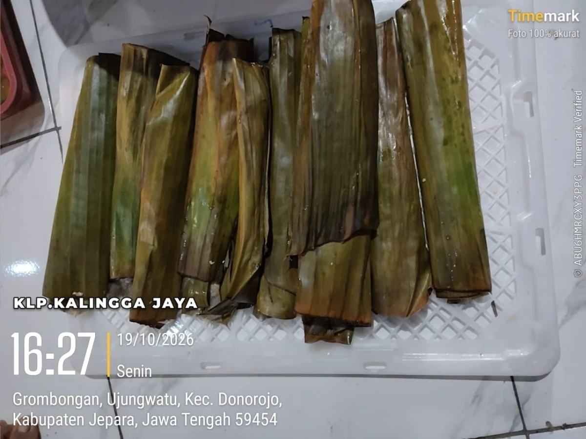 PROSES PEMBUATAN OTAK-OTAK BANDENG "KALINGGA JAYA" UJUNGWATU