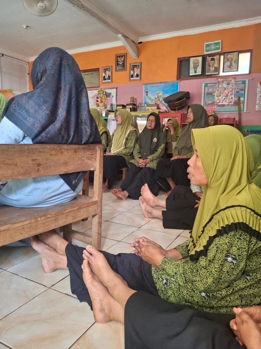 Pertemuan rutin muslimat desa Balong