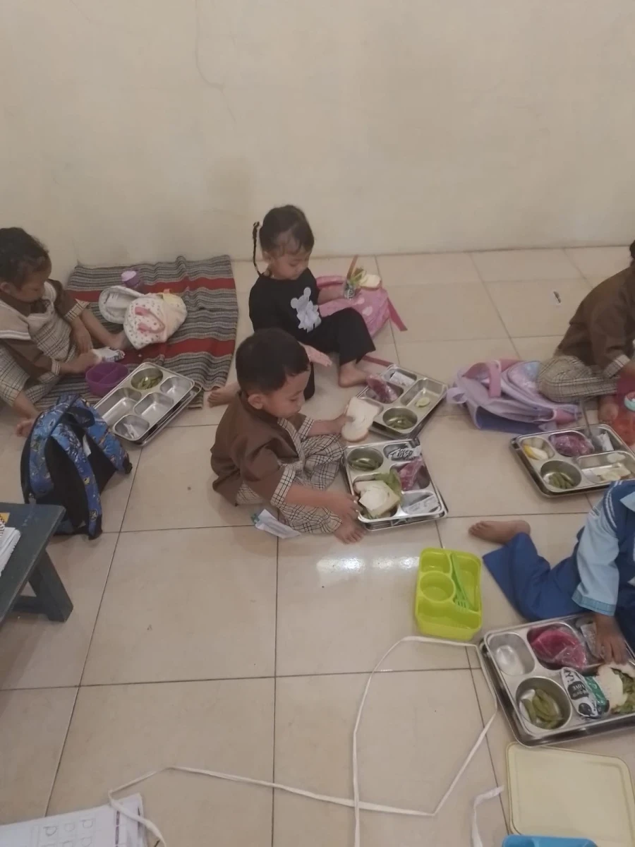 MAKANAN BERGIZI GRATIS