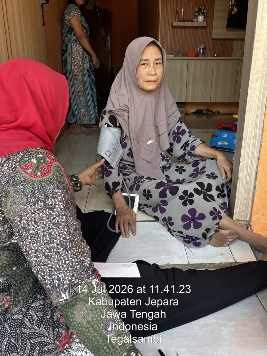 Kegiatan Home Visit Kader Posyandu untuk Lansia di Desa Tegalsambi RT 08 RW 02