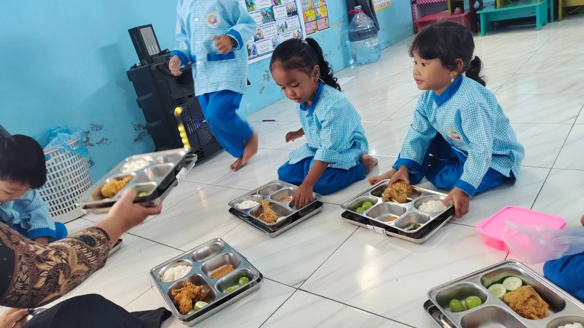 Makan mbg bersama dipos paud Al khusna 