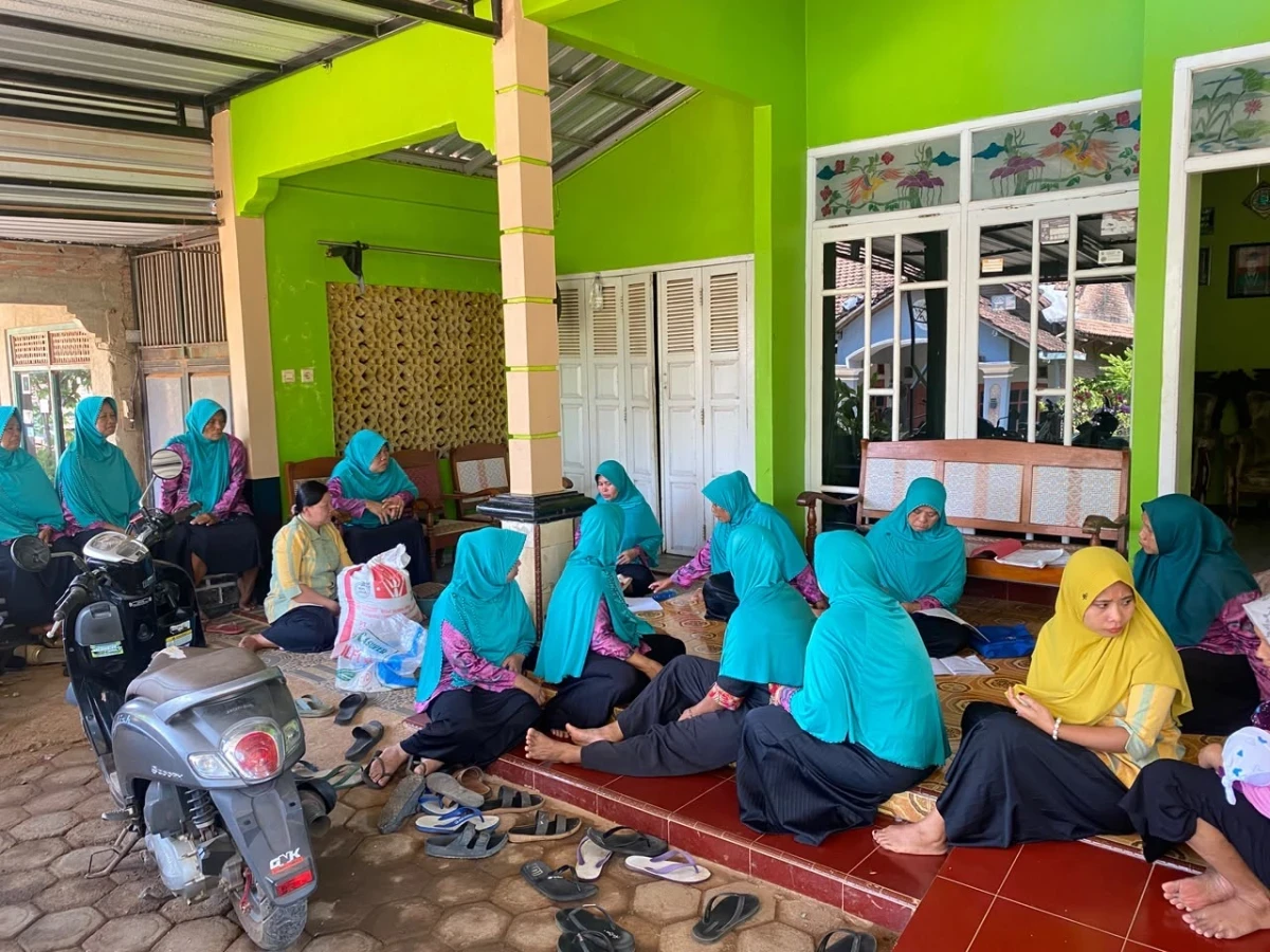 PERTEMUAN RUTIN PKK RT 3 RW 7 DESA DERMOLO