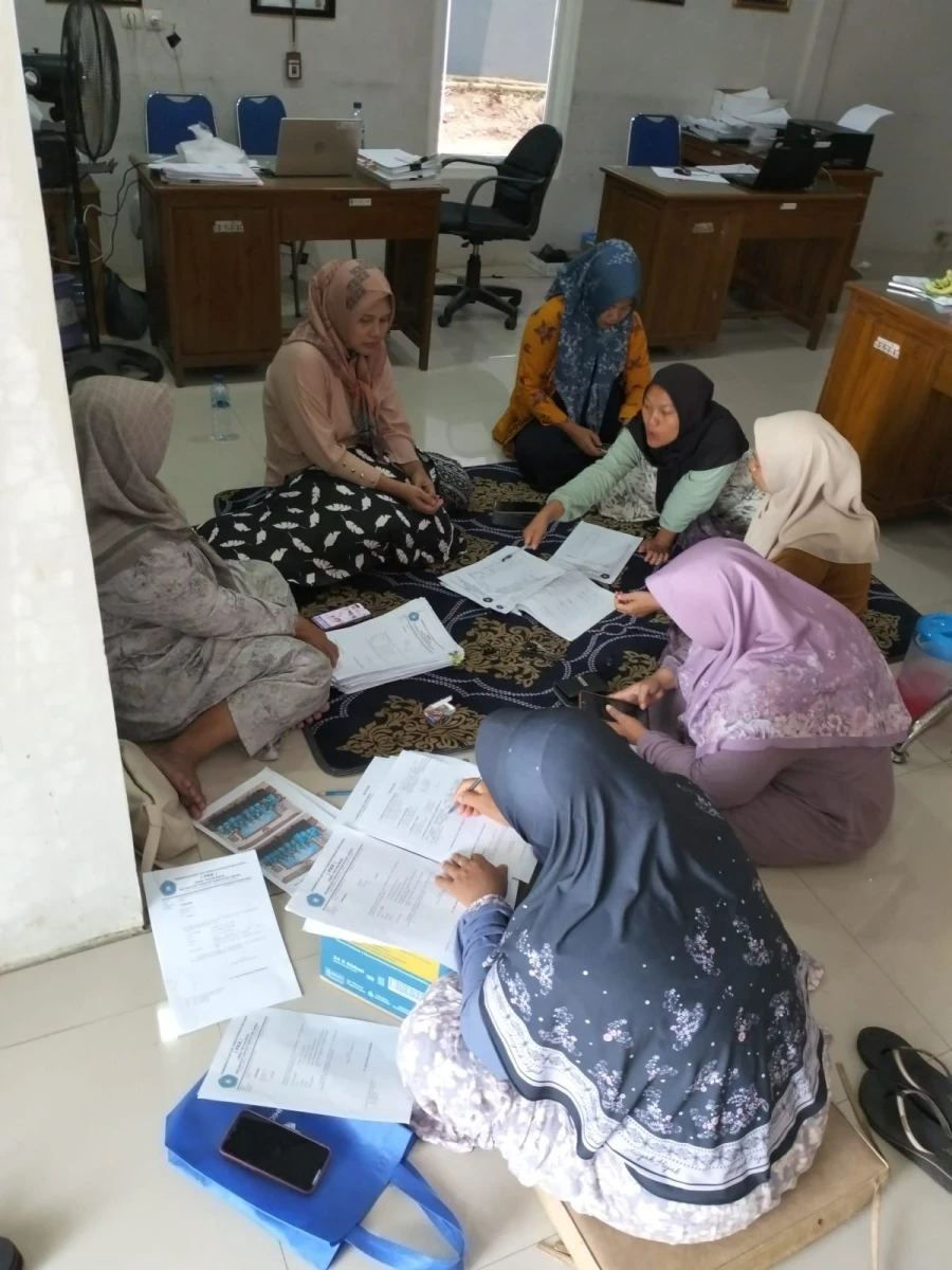 Dari Catatan Menjadi Perubahan: Tertib Administrasi PKK Telukawur Mantapkan Langkah sebagai Desa Binaan