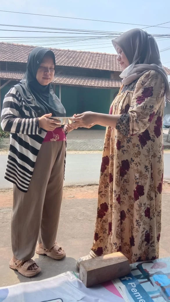 kegiatan pendistribusian mbg posyandu rw 1  meliuti balita,bumil,busui