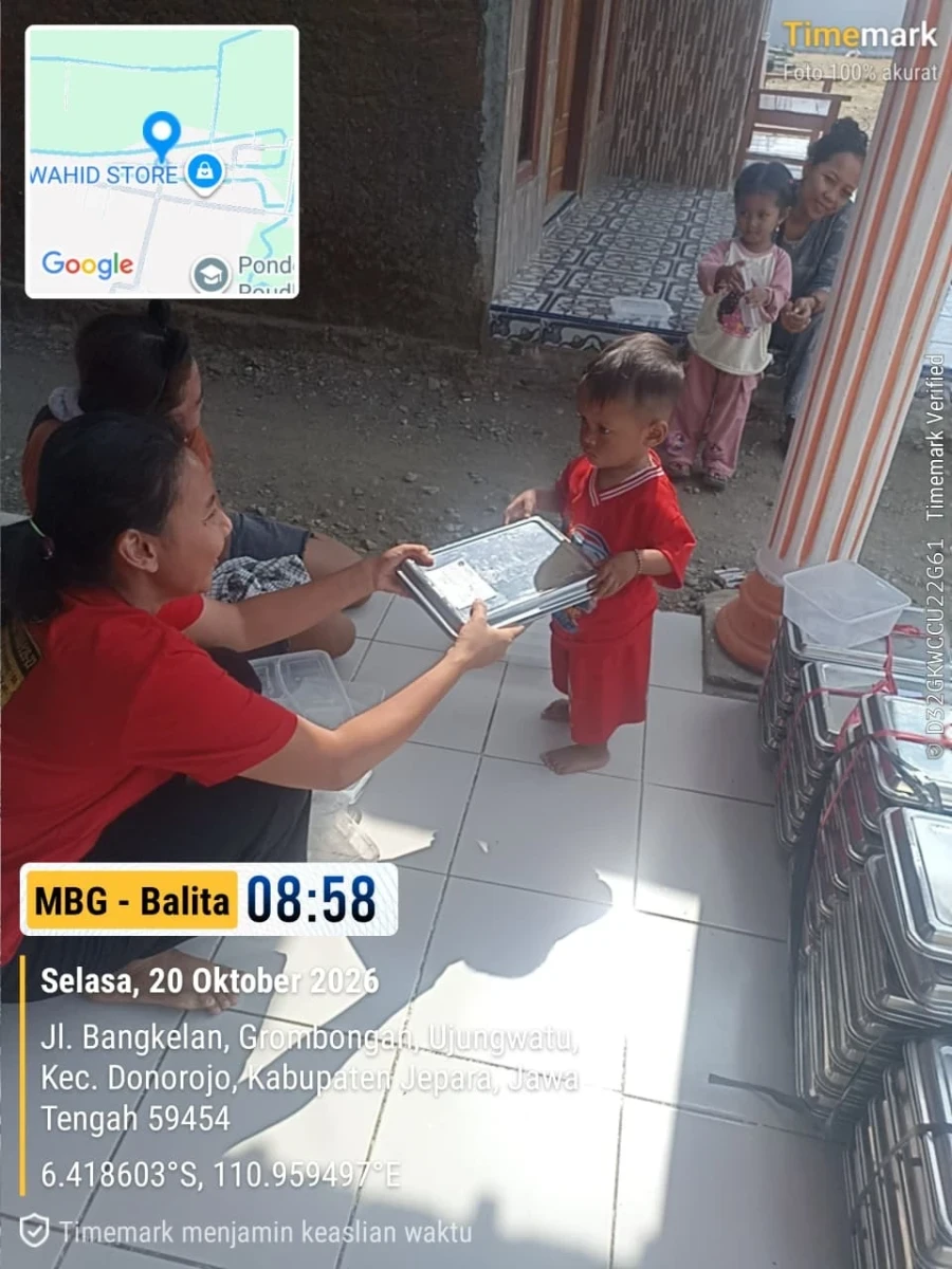PENDISTRIBUSIAN MAKAN BERGIZI GRATIS DI RW 03 POS 06 GROBOGAN