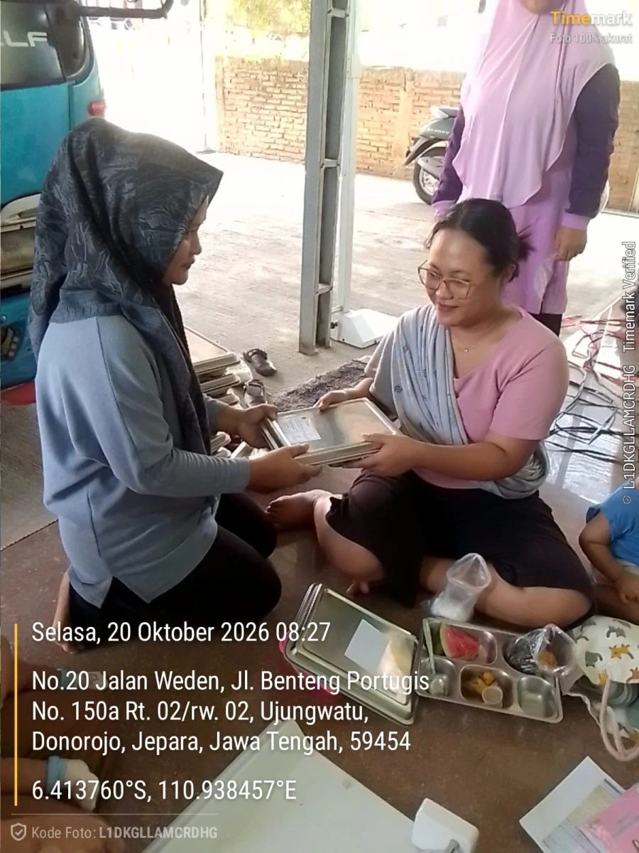 PENDISTRIBUSIAN MAKAN BERGIZI GRATIS DI RW 02 POS 05 SIDOREJO