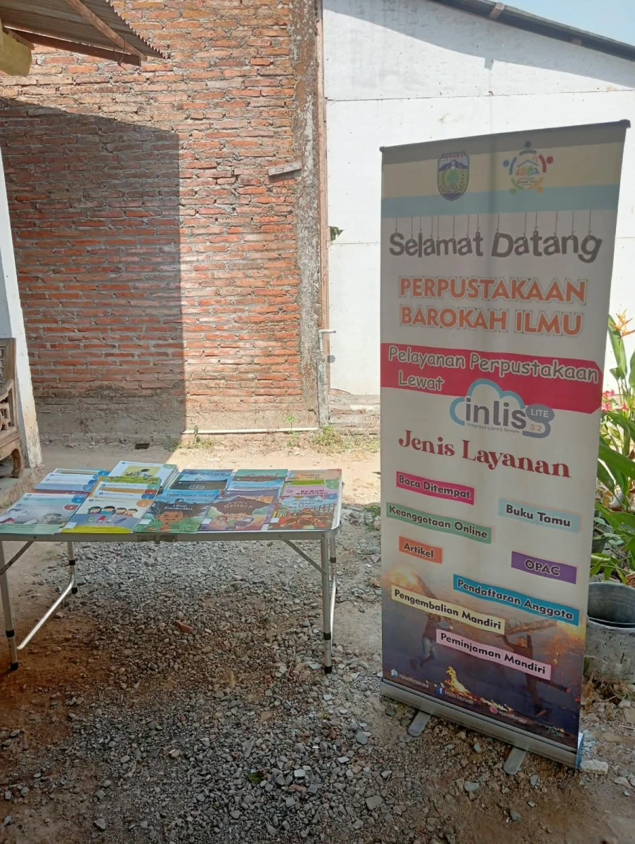 Menumbuhkan Minat Baca melalui Literasi di Tsambi Batik