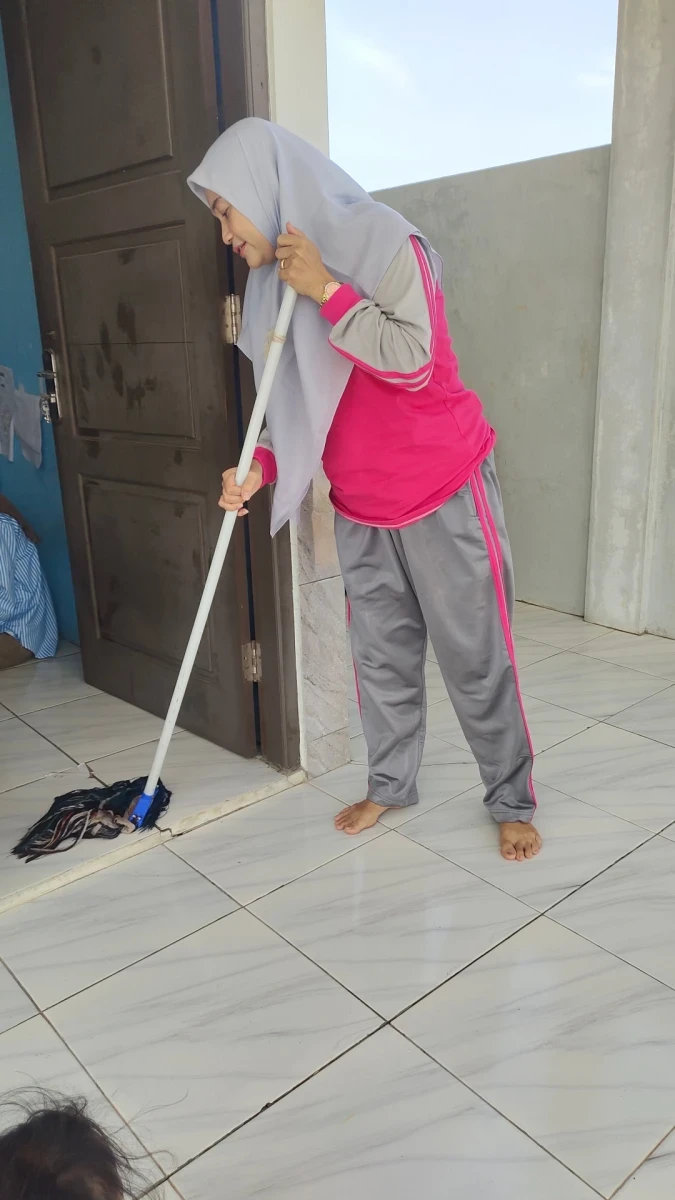 Bersih bersih kelas