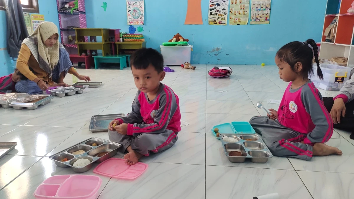 Makan mbg bersama 