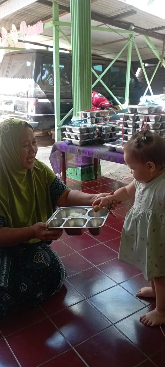 Pendistribusian menu mbg balita, ibu hamil dan ibu menyusui pos nusa indah 8 tahunan