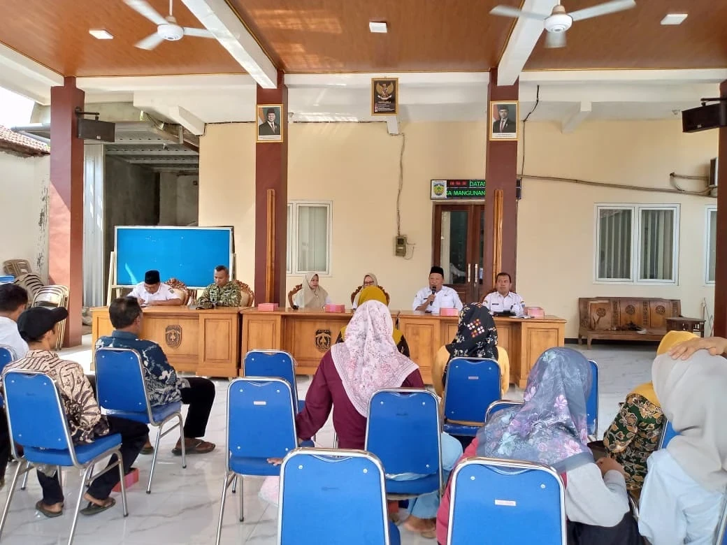 TP PKK sedang mengikuti sosialisasi STBM
