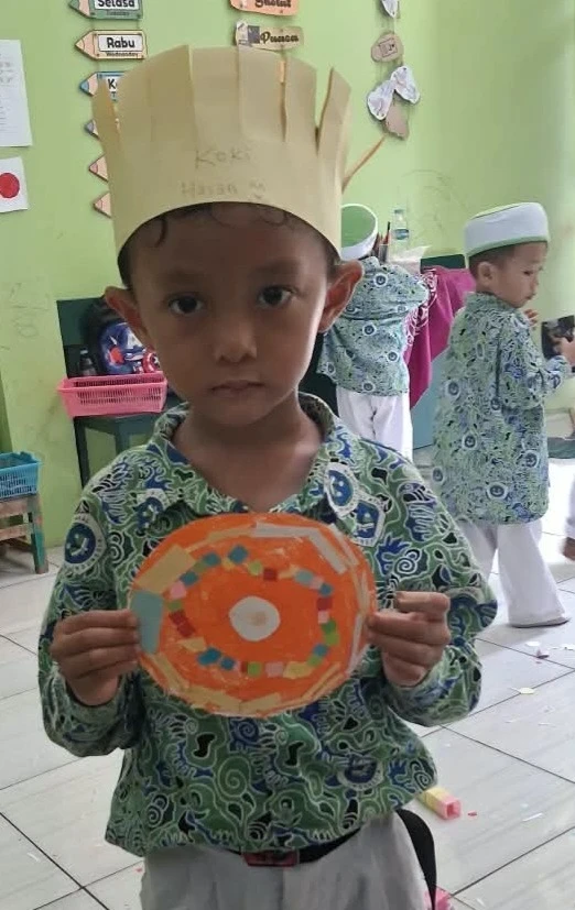 Kelas A1 RA Darul Huda 1 Karanggondang Belajar Membuat Pizza dari Kertas Origami