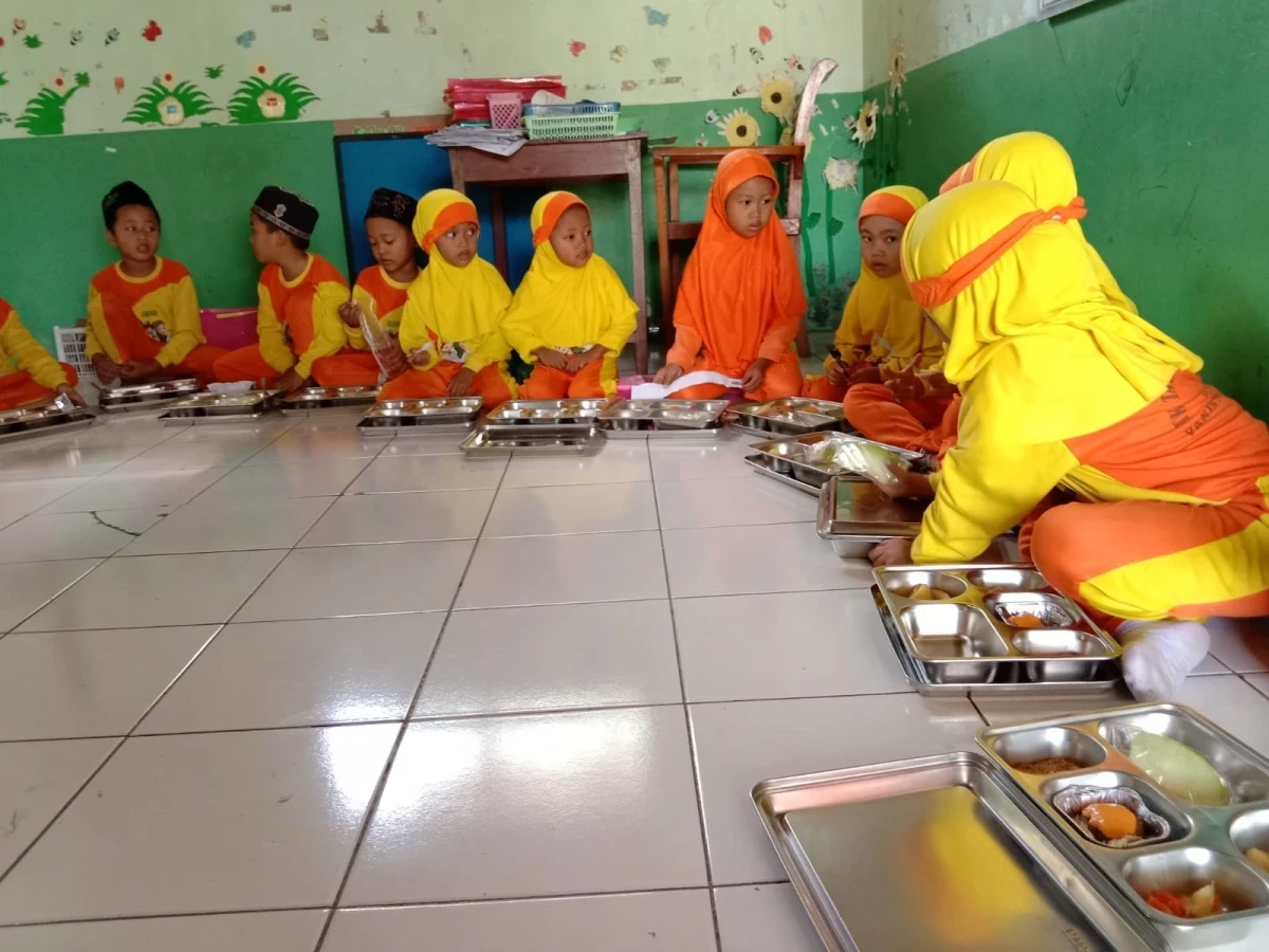 MAKANAN BERGIZI GRATIS