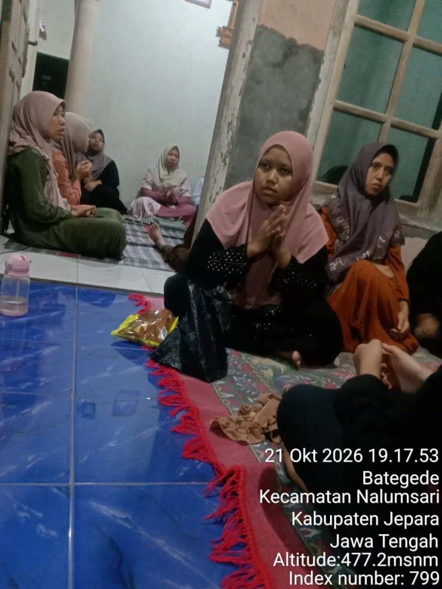 Mengikuti kegiatan dasa wusna RW 3