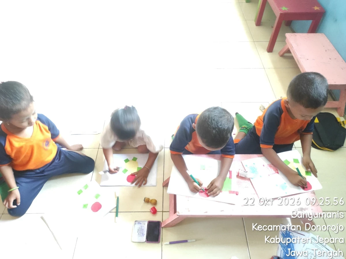 merangkai geometri menjadi bentuk boneka