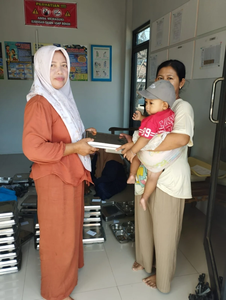 Dari Tangan Kader untuk Tumbuh Kembang Anak: Penyaluran Makanan Bergizi Gratis Perkuat Kepedulian bagi Balita Telukawur