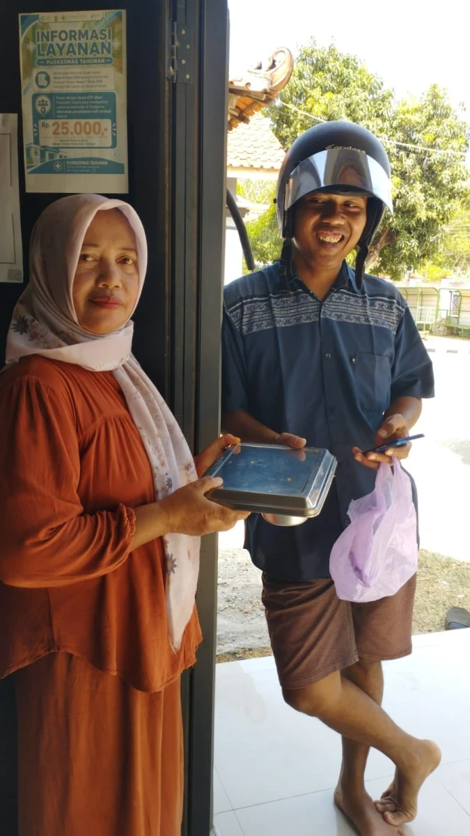 Dari Kepedulian Kader untuk Calon Generasi Hebat: Penyaluran Makanan Bergizi Gratis bagi Ibu Hamil di Telukawur