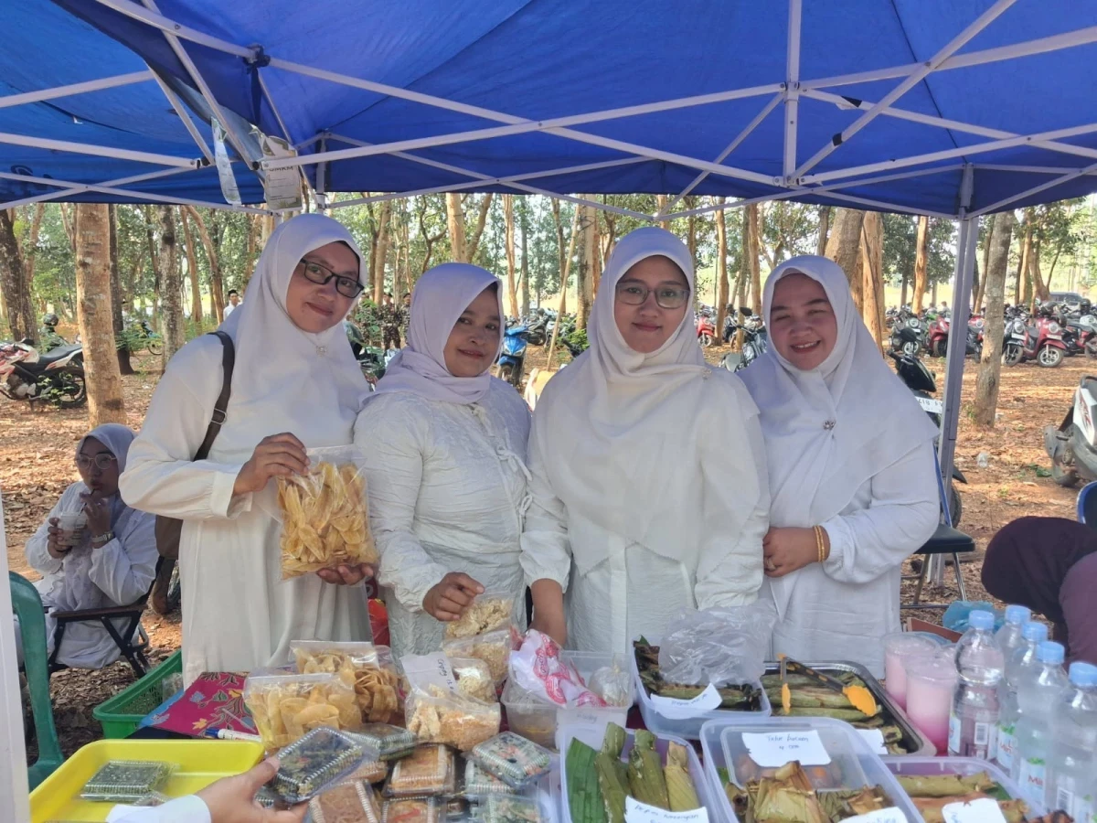 PKK Dermolo mengkuti apel dan istighosah dalam rangka memperingati hari santri