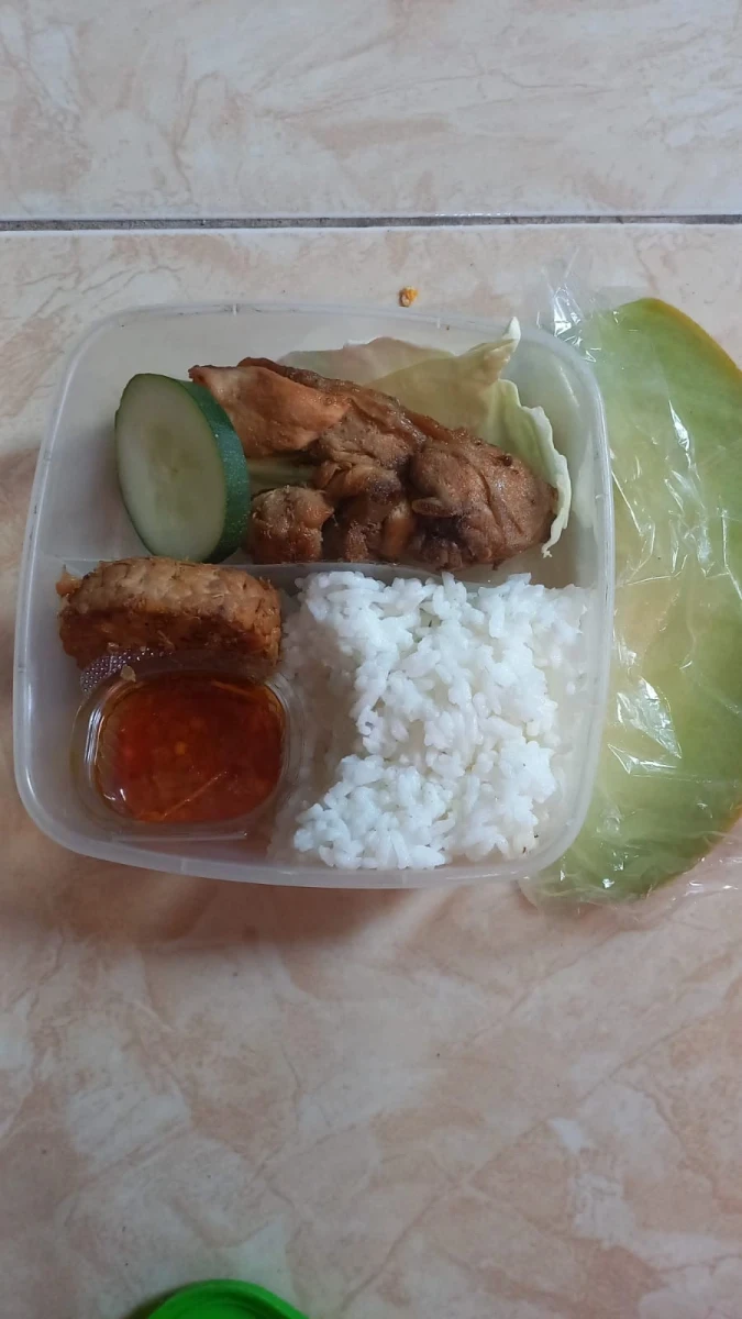 Posyandu nusa indah 8 tahunan menyalurkan pendistribusian menu mbg bagi balita, ibu hamil dan ibu menyusui