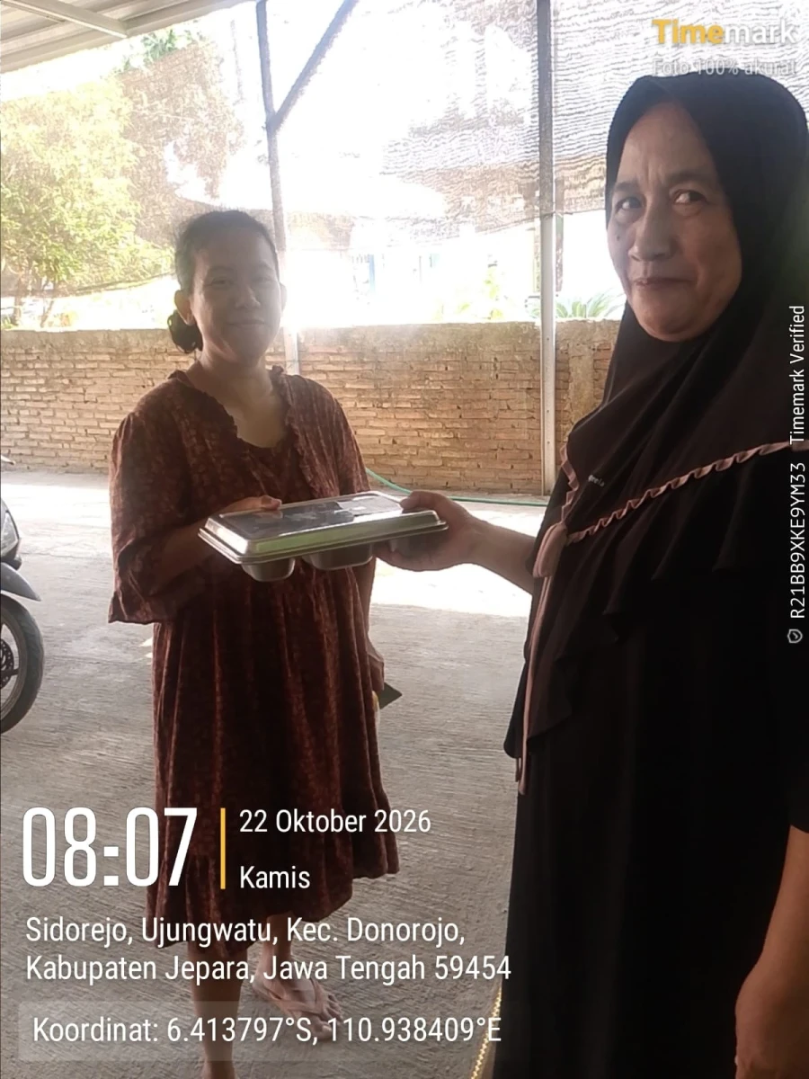 PENDISTRIBUSIAN MAKAN BERGIZI GRATIS DI RW 02 POS 02 SIDOREJO