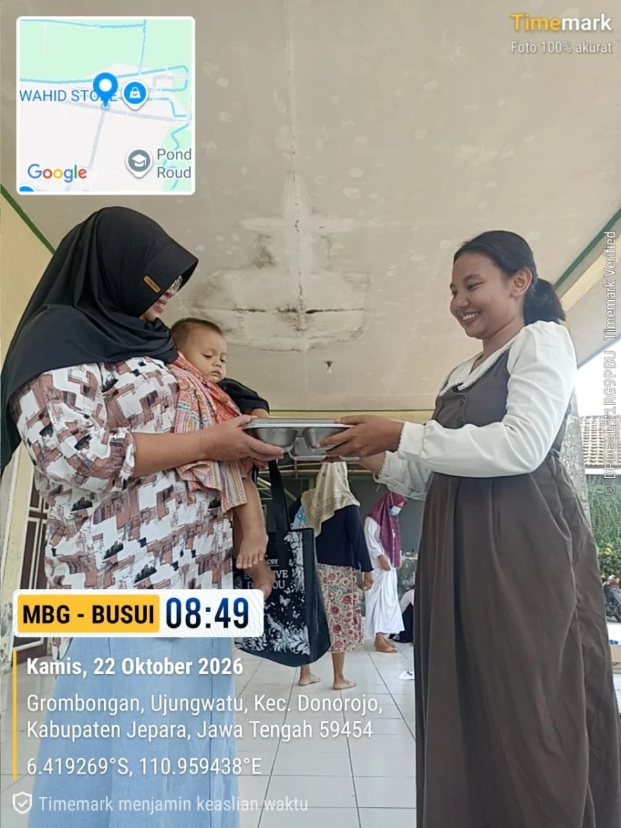 PENDISTRIBUSIAN MAKAN BERGIZI GRATIS DI RW 03 POS 06 GROBOGAN