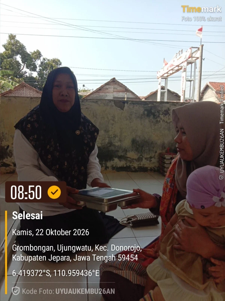 PENDISTRIBUSIAN MAKAN BERGIZI GRATIS DI RW 03 POS 03 GROBOGAN