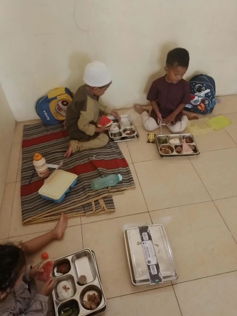 MAKANAN BERGIZI GRATIS