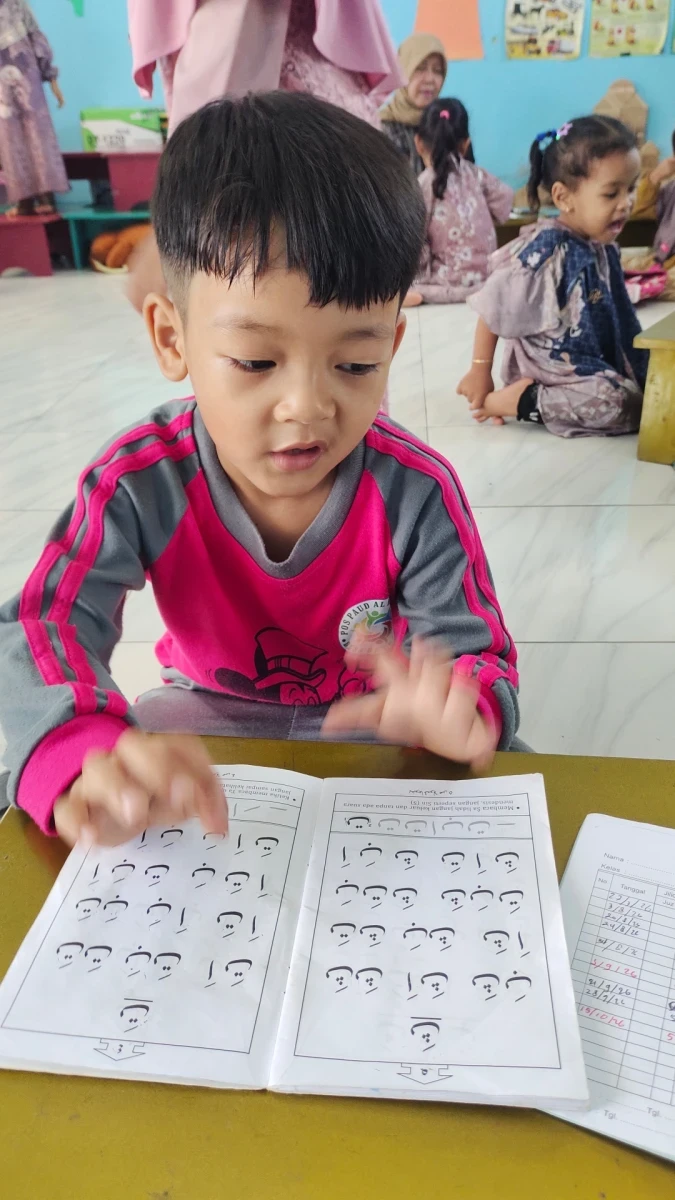 Mengajari anak membaca huruf arab