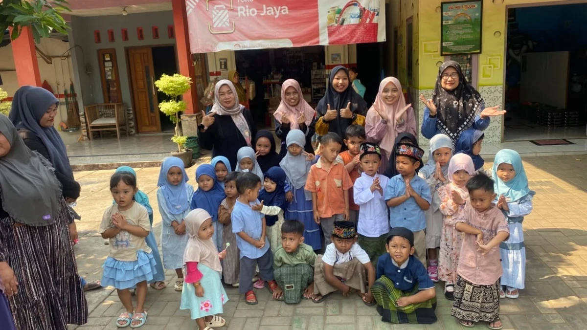 Menanamkan nilai nilai keislaman dan cinta tanah air sejak usia dini oleh Paud Permata Bunda