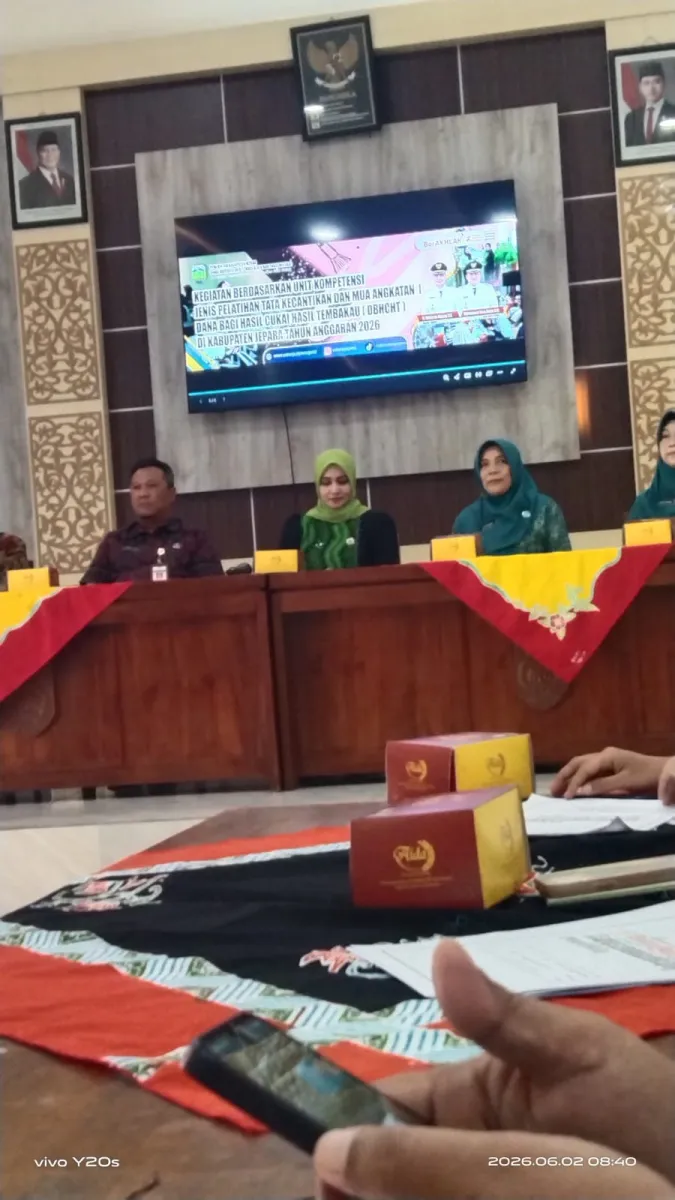 PELATIHAN KETRAMPILAN TATA RIAS ATAU MUA ANGKATAN 1