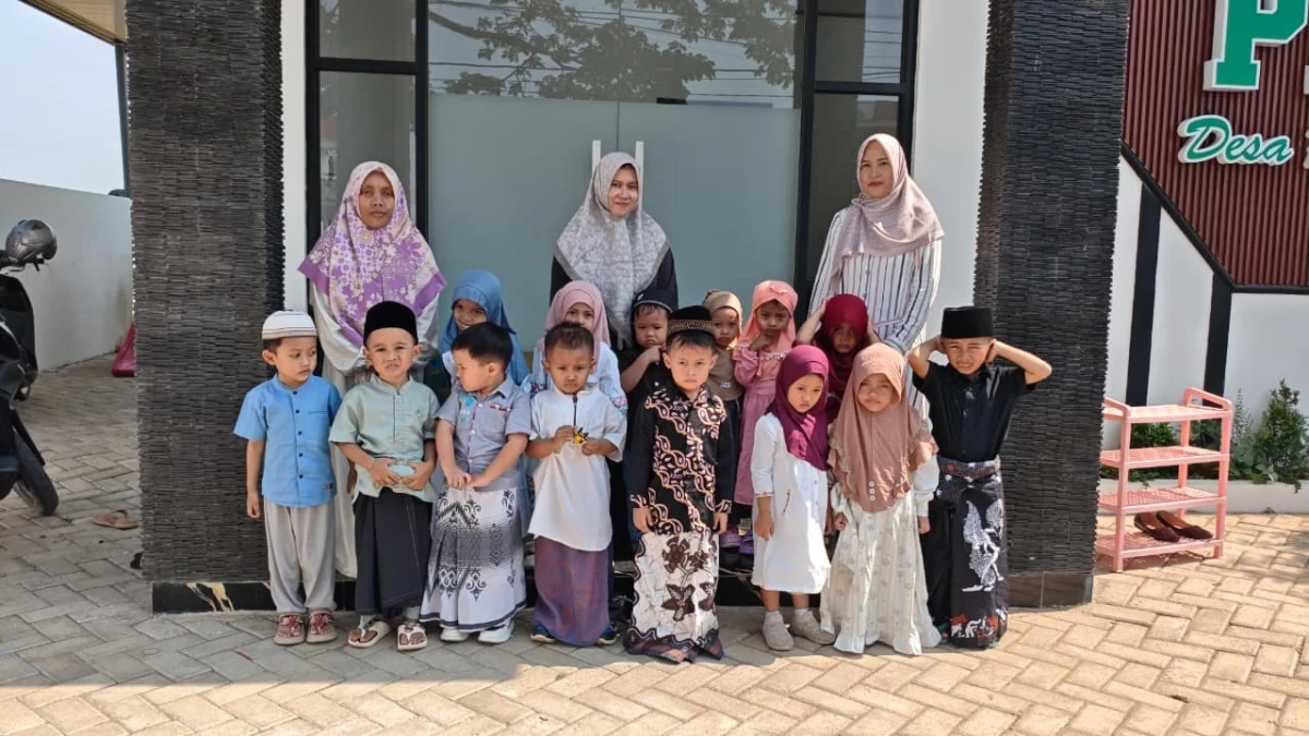 Pos PAUD FLAMBOYAN memperingati Hari Santri Nasional setiap tanggal 22 Oktober dengan berbagai kegiatan edukatif yang disesuaikan untuk anak usia dini