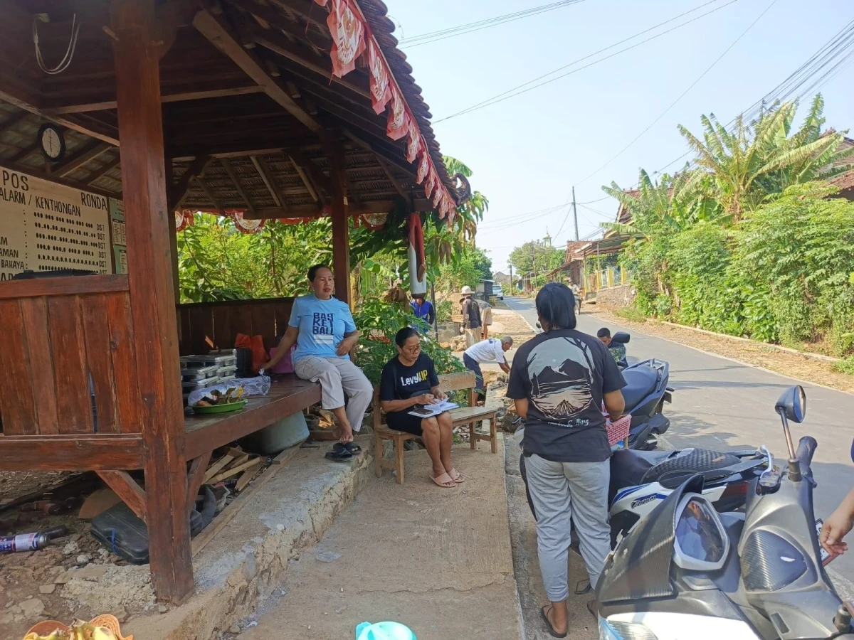 Gotong royong kerjabakti di wilayah RW 5