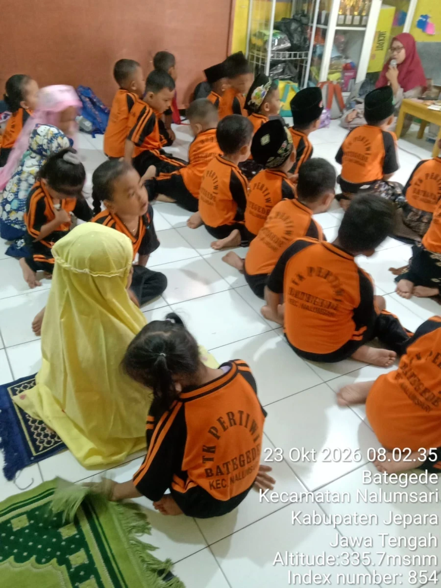 Kegiatan solat berjamaah 